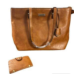 NWOT faux leather large handbag with matching wallet 👜